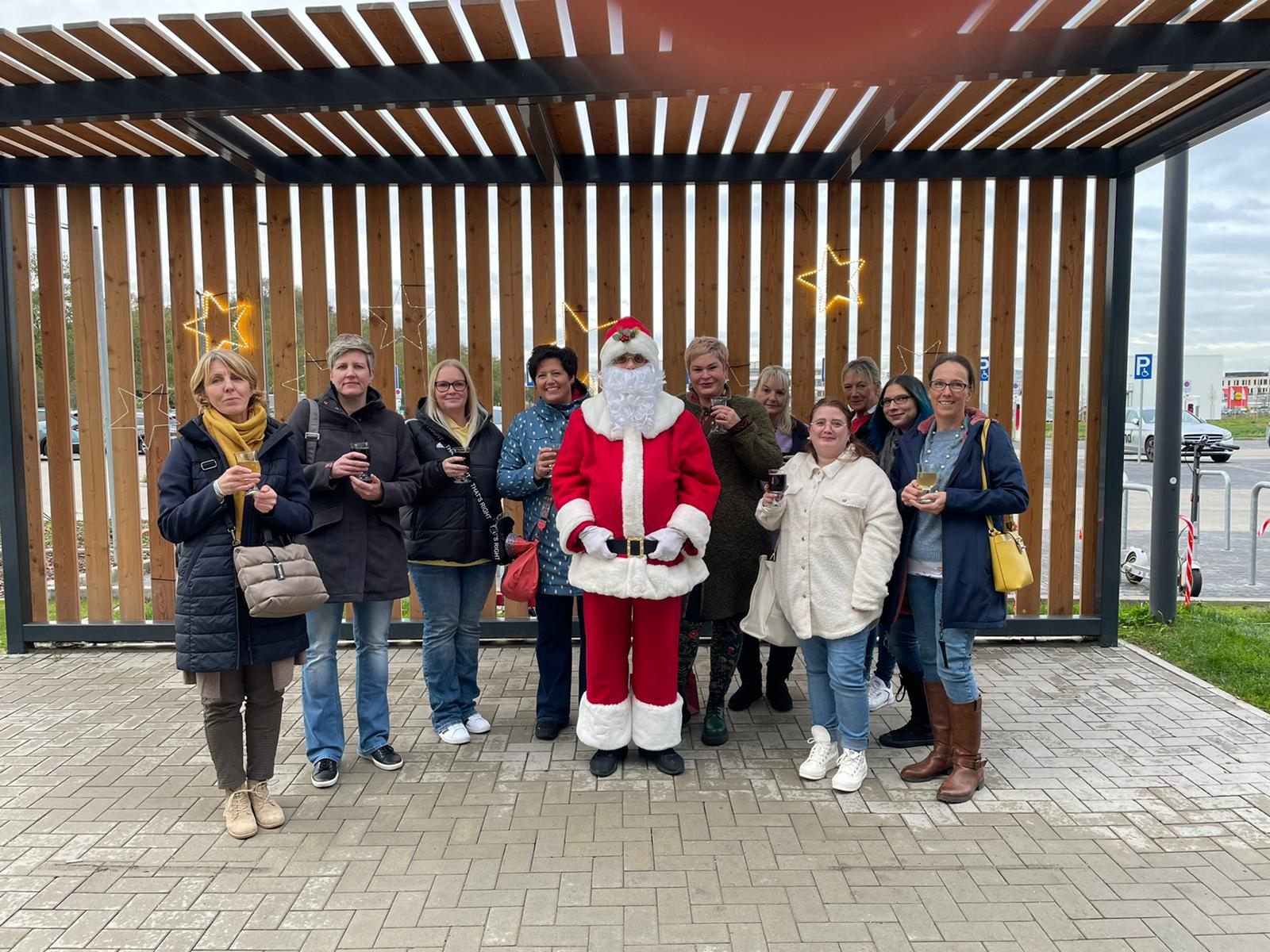 Praxisteam mit dem Weihnachtsmann
